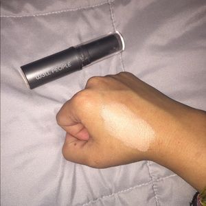 W3LL PEOPLE Narcissist Foundation in Fair Golden